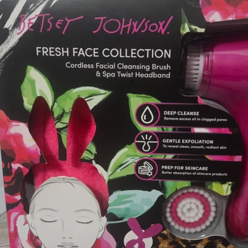 BETSEY JOHNSON - Fresh Face Collection - Cleansing Brush and Spa Twist Headband